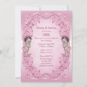 ピンクのヴィンテージのプリンセスの双生児の第1誕生日 招待状 (裏面)