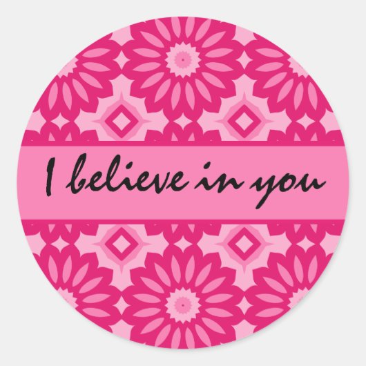 ピンクの万華鏡のように千変万化するパターン。 私はあなたで勇気付けられるを信じます ラウンドシール (正面)