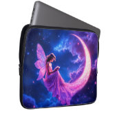 ピンクの三日月のおとぎ話の星空のアート ラップトップスリーブ (正面右)