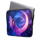 ピンクの三日月のおとぎ話の星空のアート ラップトップスリーブ (正面左)