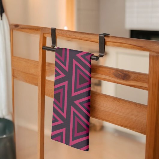 ピンクの三角形パターン キッチンタオル