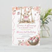 ピンクの乙女のイースターバニー誕生日 招待状 (スタンド正面)