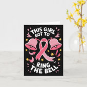 ピンクの乳がん生存者この女の子へ得リングや輪 カード (黄色い花)