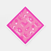 ピンクの人形の誕生日パーティカスタム、名前をカスタムする スタンダードランチョンナプキン (角)