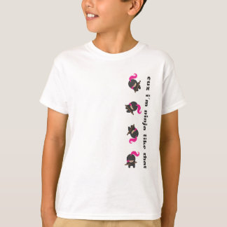ピンクの倒れかけた忍者 Tシャツ