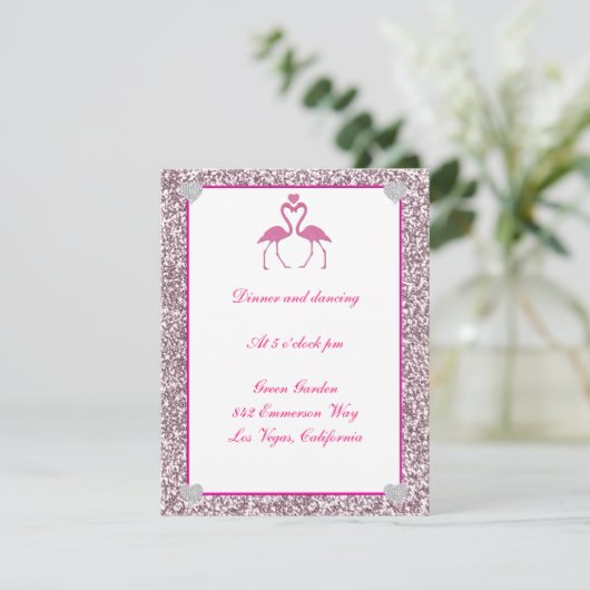 ピンクの偽のグリッター フラミンゴの結婚式の受付カード 招待状 (スタンド正面)