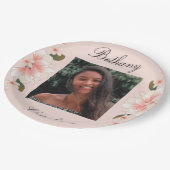 ピンクの優美な大フェミニン学院写真卒業 ペーパープレート (アングル)