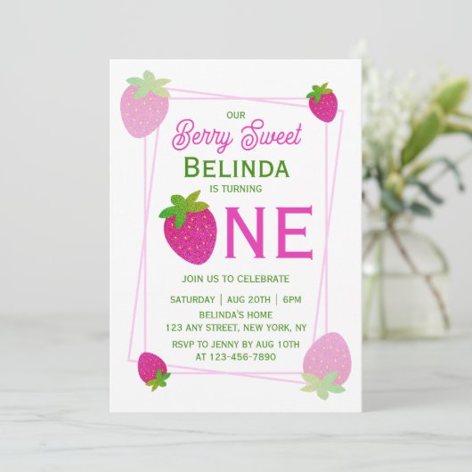 ピンクの光沢のあるグリッターY2Kイチゴ1st誕生日 招待状 (スタンド正面)