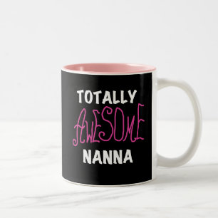 ピンクの全く素晴らしいNannaのTシャツおよびギフト ツートーンマグカップ