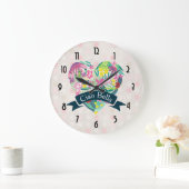 ピンクの円のCiao Bellaのかわいい花のハート ラージ壁時計 (ホーム)