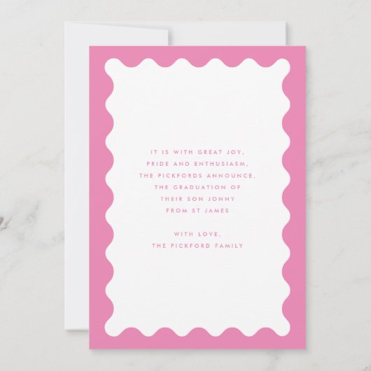 ピンクの写真初等卒業生の波状枠 案内状 (裏面)