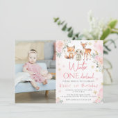 ピンクの冬のオネダーランドの誕生日の写真の招待状 招待状 (スタンド正面)