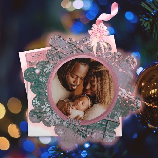 ピンクの冬のクリスマススノーフレーク家族の写真 オーナメントカード