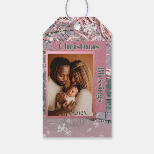 ピンクの冬のクリスマス家族写真 ギフトタグ (正面)