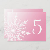 ピンクの冬のテーブル番号に白いスノーフレーク ポストカード (正面/裏面)