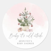 ピンクの冬のベビーその冷たい外の赤ちゃんシャワー ラウンドシール (正面)