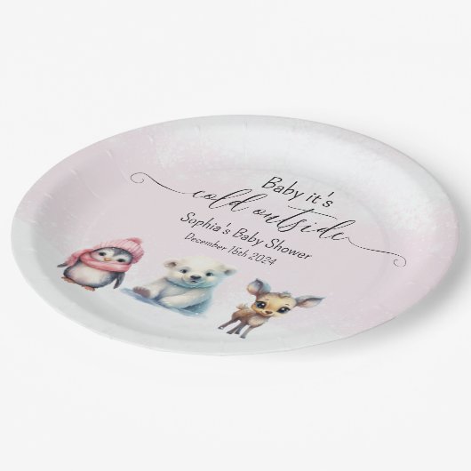 ピンクの冬の動物の寒い外の赤ちゃんシャワー ペーパープレート (アングル)