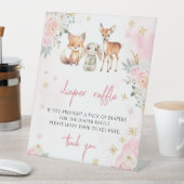 ピンクの冬の動物の赤ちゃんシャワーおむつラッフルサイン 台座サイン (インサイチュ)