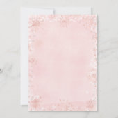 ピンクの冬の女の子クマベビー外は寒い 招待状 (裏面)