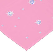 ピンクの冬の雪片 ショートテーブルランナー (コーナー)