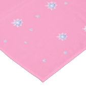 ピンクの冬の雪片 テーブルクロス (アングル)