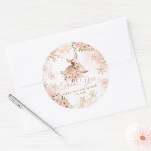 ピンクの冬の鹿その女の子の赤ちゃんシャワー ラウンドシール (封筒)