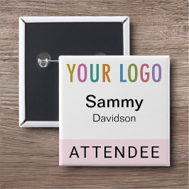 ピンクの出席者の名前バッジ（ロゴ付きピンバックスクエア） 缶バッジ