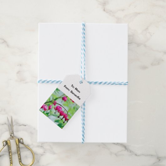 ピンクの出血ハートかわいらしエレガント花 ギフトタグ (より糸つき)