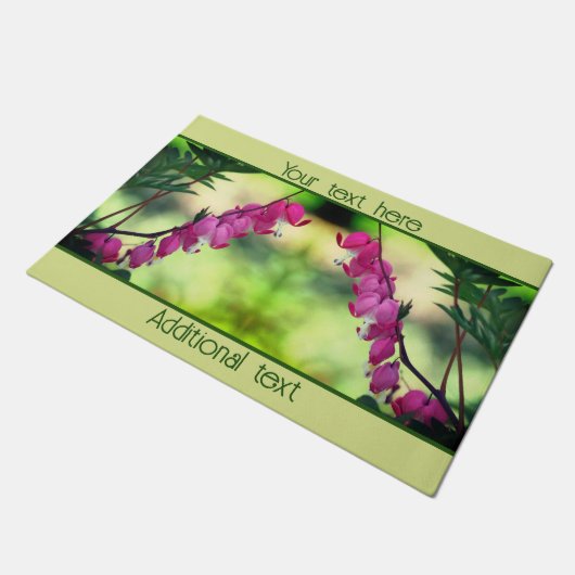 ピンクの出血ハートの花パーソナライズされた ドアマット (アングル)