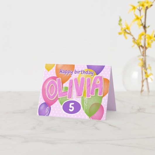 ピンクの切り出しの文字クッキーOlivia誕生日 カード (黄色い花)