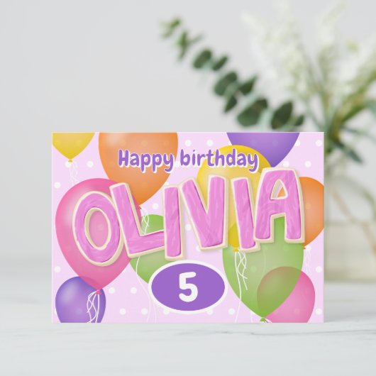 ピンクの切り出しの文字クッキーOlivia誕生日 カード (スタンド正面)