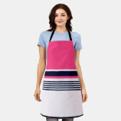 ピンクの制服のストライプ エプロン (着用した状態)