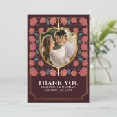 ピンクの剣と盾を掲げる中世ファンタジーウェディング サンキューカード (スタンド正面)