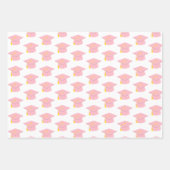 ピンクの卒業キャップと白い背景ギフト ラッピングペーパーシート (正面3)