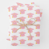 ピンクの卒業キャップと白い背景ギフト ラッピングペーパーシート (インサイチュ)