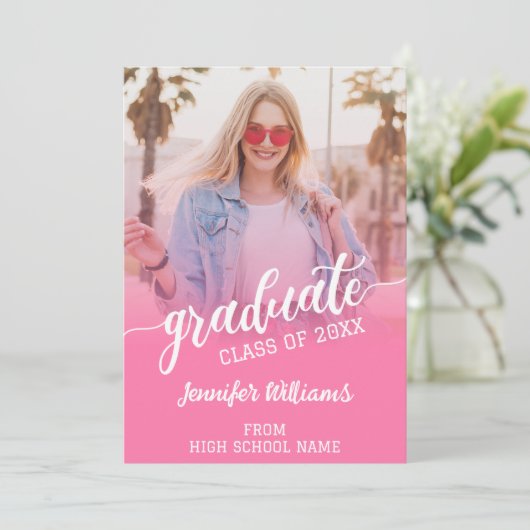 ピンクの卒業写真が卒業発表 招待状 (スタンド正面)