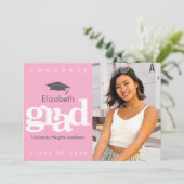 ピンクの卒業写真のグレーのはっきりしたキャップモダンタイプ 案内状 (スタンド正面)