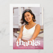 ピンクの卒業写真はっきりしたタイポグラフィシモダンック サンキューカード (正面/裏面)