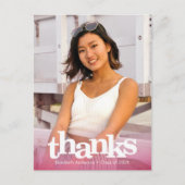 ピンクの卒業写真はっきりしたタイポグラフィ感謝していユー ポストカード (正面)