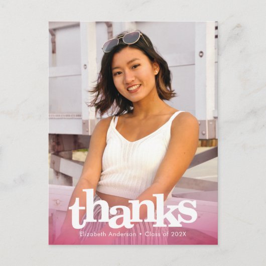ピンクの卒業写真はっきりしたタイポグラフィ感謝していユー ポストカード (正面)
