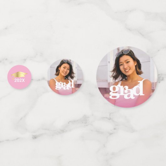 ピンクの卒業式3枚の写真はっきりしたモダンタイポグラフィ コンフェッティ (裏面)