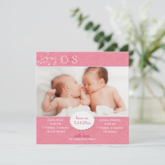 ピンクの双子の少女の写真誕生のお知らせ 案内状 (スタンド正面)