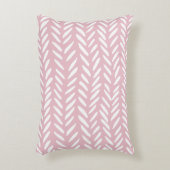 ピンクの可愛いパステルのヘリンボーン模様 アクセントクッション (正面(垂直))