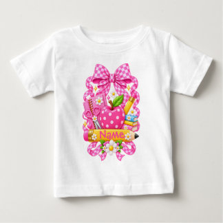 ピンクの名入れ バックトゥスクール リボン ベビーTシャツ
