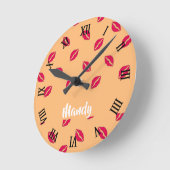 ピンクの唇のパターン ラウンド壁時計 (傾斜)