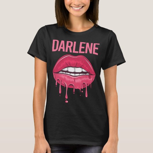 ピンクの唇 – Darlene名 Tシャツ (正面)
