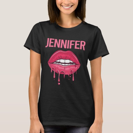 ピンクの唇 – Jennifer名 Tシャツ (正面)