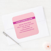 ピンクの四角いステッカーにハイライトされたビジネス名 スクエアシール (封筒)