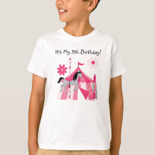 ピンクの回転木馬の馬の誕生日のTシャツ Tシャツ