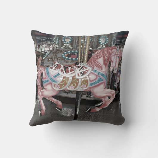 ピンクの回転木馬の馬 クッション (裏面)